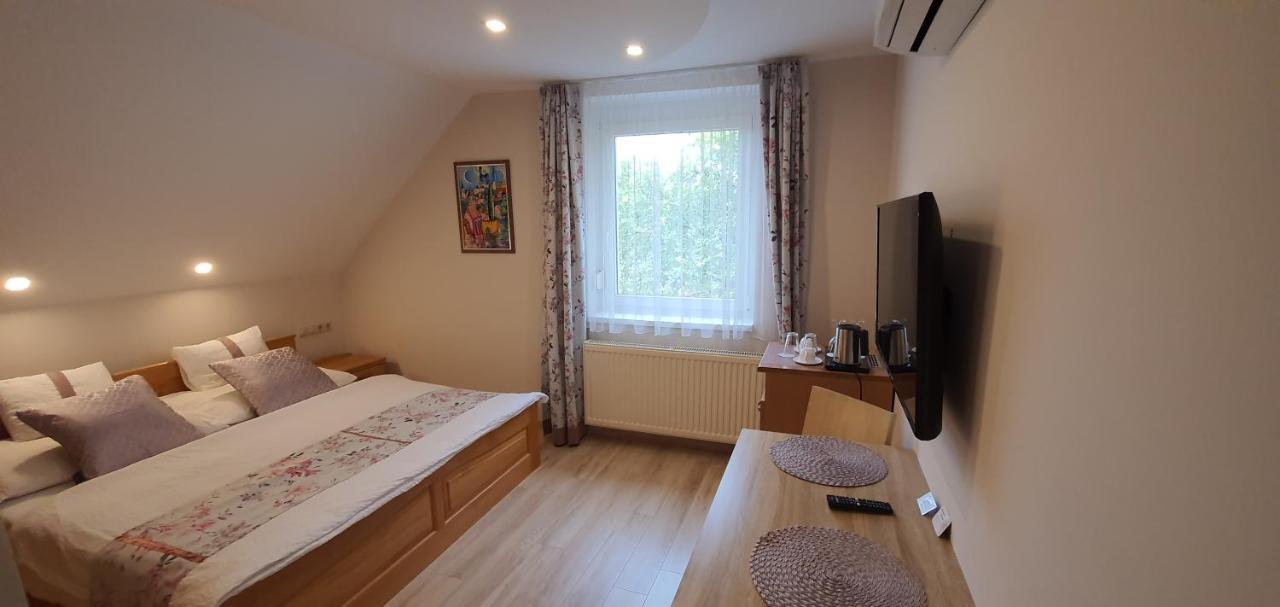 Tuenderlak Vendeghaz Apartment บาลาตอนฟือเรด ภายนอก รูปภาพ