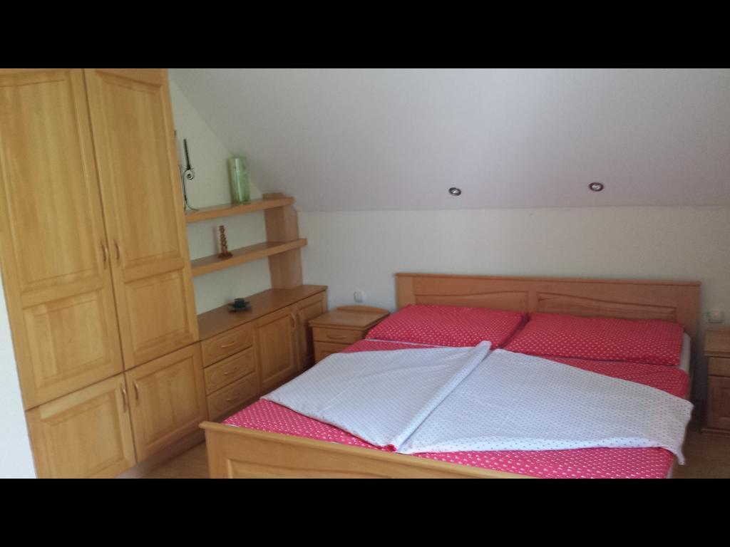 Tuenderlak Vendeghaz Apartment บาลาตอนฟือเรด ห้อง รูปภาพ