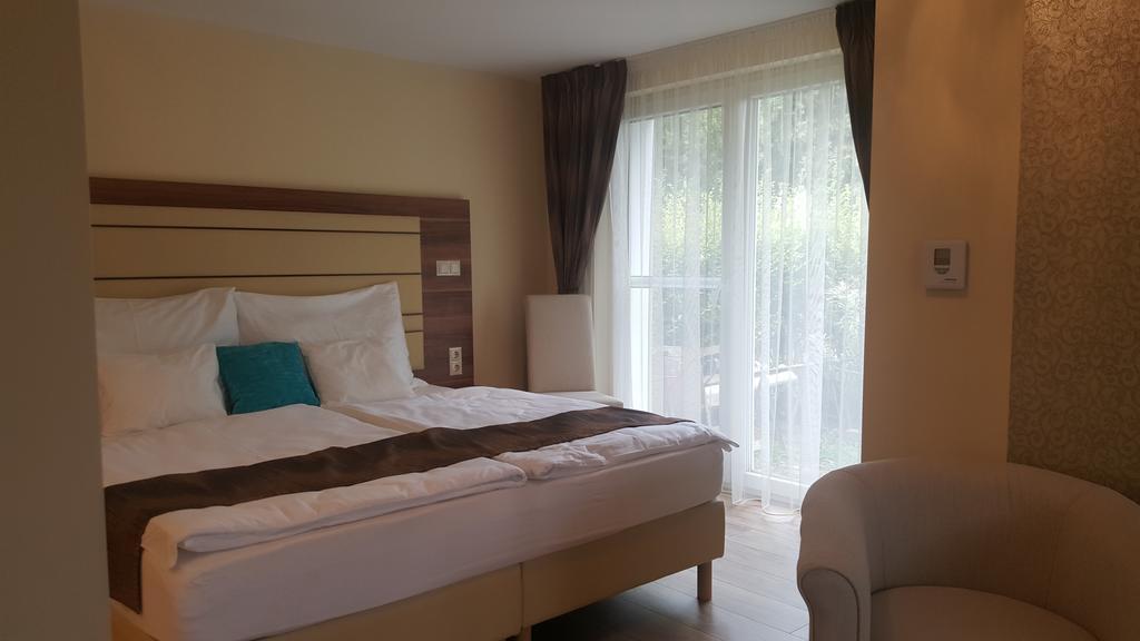 Tuenderlak Vendeghaz Apartment บาลาตอนฟือเรด ภายนอก รูปภาพ
