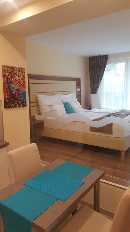 Tuenderlak Vendeghaz Apartment บาลาตอนฟือเรด ภายนอก รูปภาพ