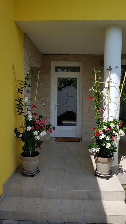 Tuenderlak Vendeghaz Apartment บาลาตอนฟือเรด ภายนอก รูปภาพ