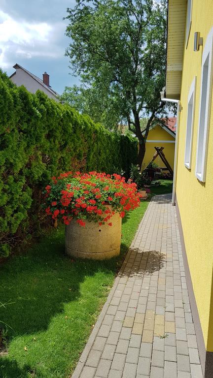 Tuenderlak Vendeghaz Apartment บาลาตอนฟือเรด ภายนอก รูปภาพ
